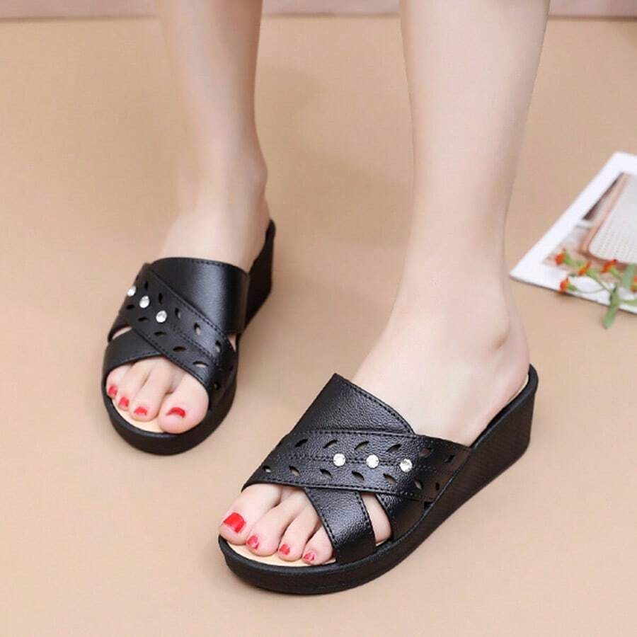 Sandalias de tacón bajo y suela gruesa para mujer; sandalias de verano para mujer de mediana edad; suela gruesa, antideslizantes y cómodas; tacón bajo, calados y suela plana - Negro - Ver 1