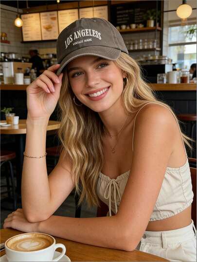 1顶水洗棉软顶刺绣棒球帽，防风、防紫外线、3D设计、可折叠、时尚百搭、优雅风格、柔软舒适、透气、多功能、修脸，适合海滩、郊游、徒步、骑行、旅行、户外活动、街头、约会、远足等各种场合。