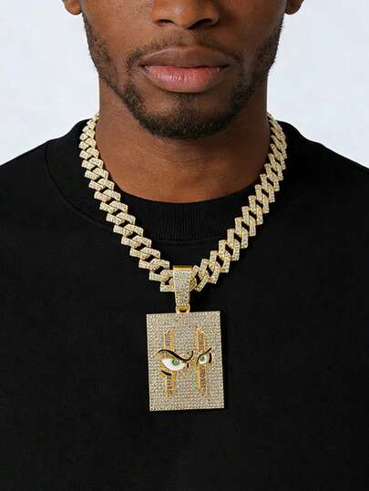 镶满钻石的嘻哈风格眼睛形状吊牌链项链，欧美街头说唱配饰，送给家人和朋友的礼物