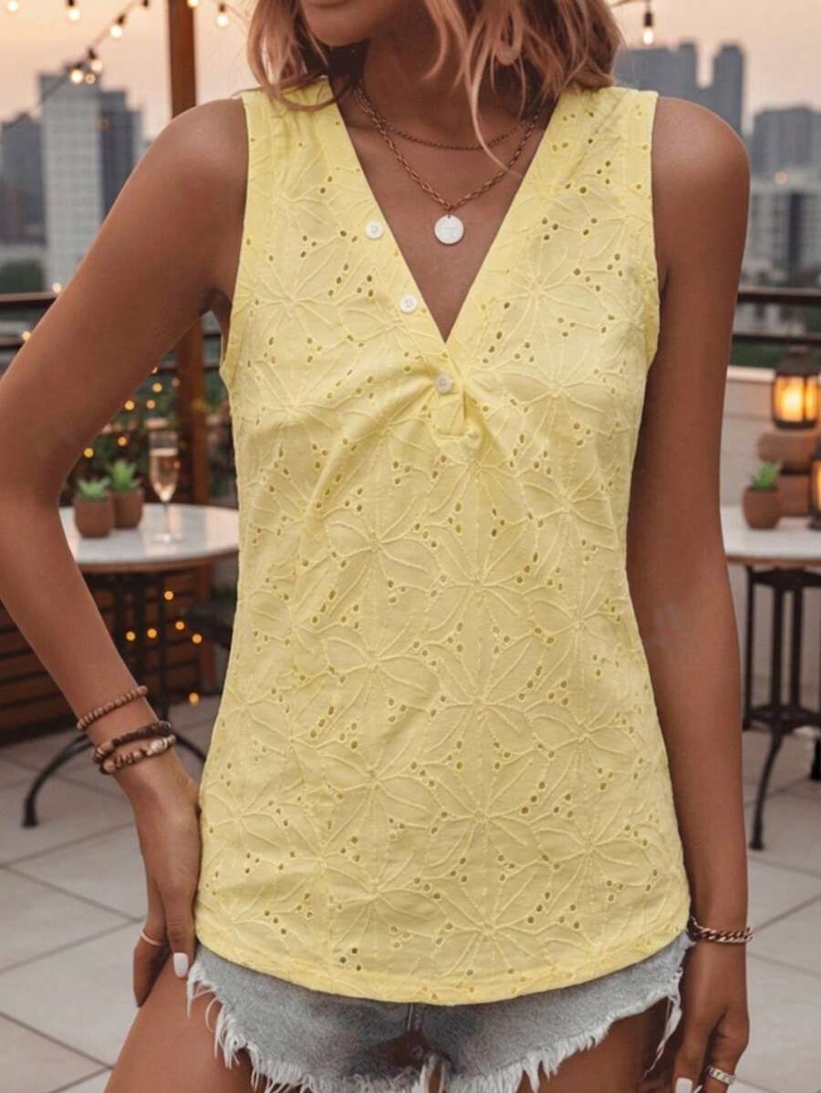 Women's V-Neck Blouse With Decorative Buttons And Openwork Fabric Detail. Casual And Elegant. - 黃色 - 查看 1