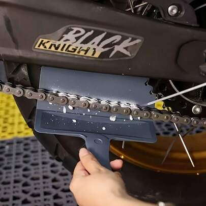 Bicycle Chain Cleaning Equipment, Bicycle Chain Protector, Motorcycle Chain Lubricant Protector, Mountain Bike Chain Lubricating Tool, Oiler Anti-Splash Guard, Bicycle And Motorcycle Cleaning Tools, Motorcycle Bicycle Chain Cleaning And Maintenance Tools, Anti-Splash Set, Essential Motorcycle Bicycle Maintenance Accessories