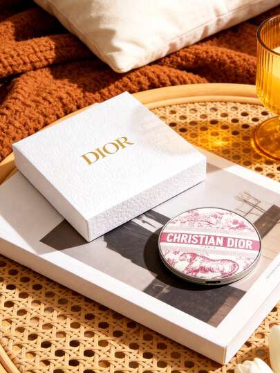 Dior 粉色圆形手持化妆镜，Y2K时尚风格，便携式设计，带化妆镜，适合日常通勤化妆、约会送女友，必备化妆镜礼物