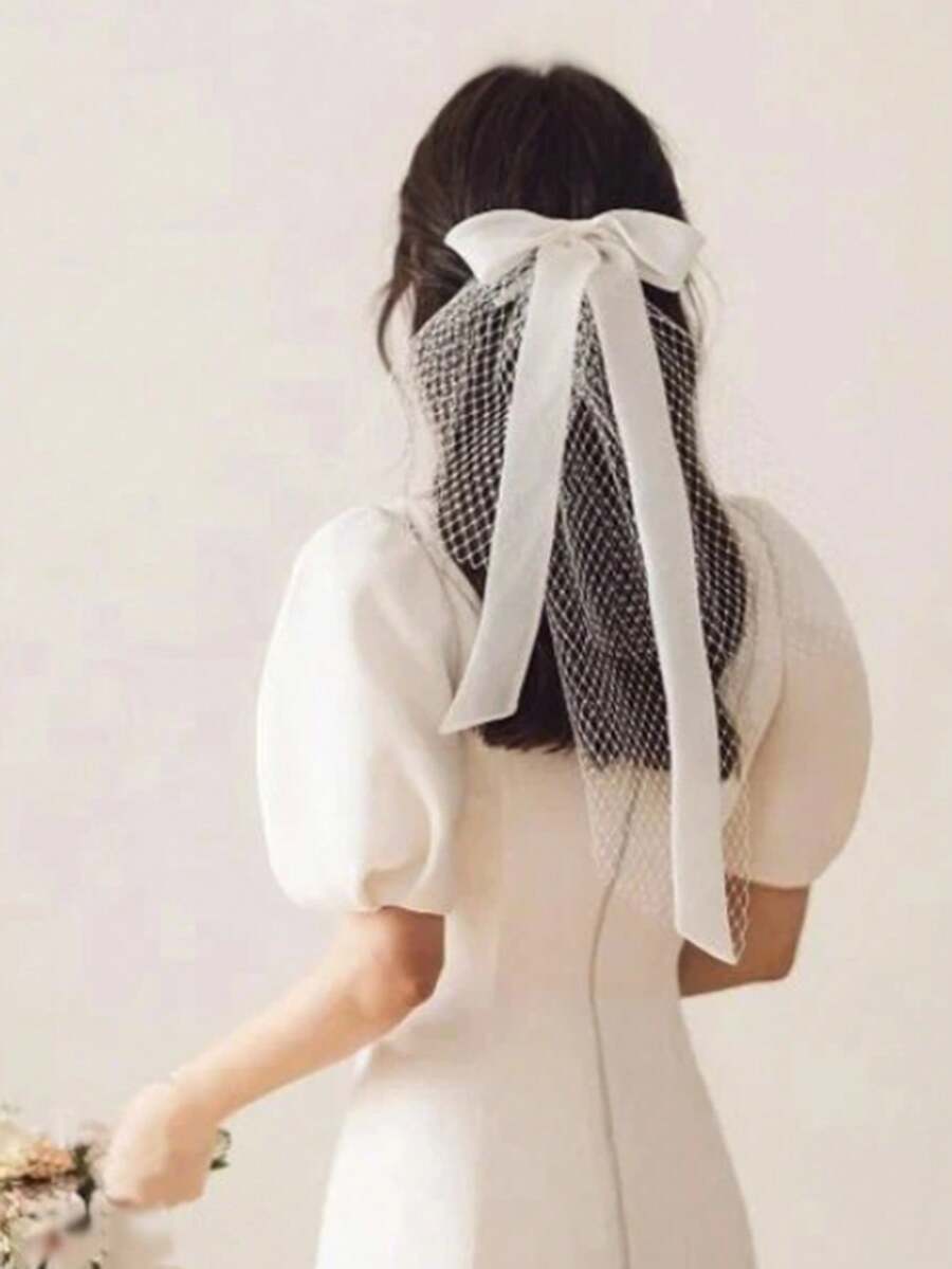 White Elegant Bridal Veil With Minimalist Bow Accent, Shoulder Length, Suitable For Wedding - White - View 1