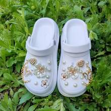 Móc khóa trang trí cho guốc gỗ khoét rỗng, khuy trang trí cho giày guốc gỗ khoét rỗng, phụ kiện giày guốc gỗ khoét rỗng - Nhiều màu - Xem 1