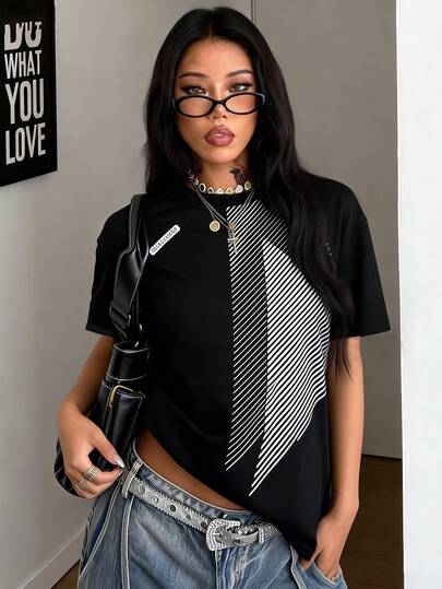 女士休闲短袖T恤，适合街头日常穿着，夏季款