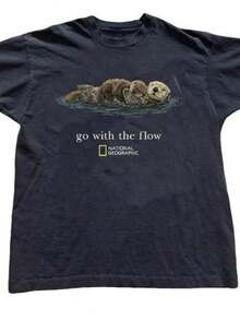 National Geographic "Go With The Flow" Unisex T-Shirt, Gift-Cozy Summer Essential & Casual Chic - 黑色 - 查看 1