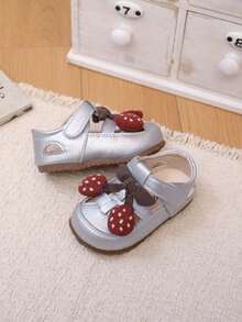 1双可爱草莓图案女童凉鞋，防滑耐穿舒适公主鞋 - 銀色 - 查看 6
