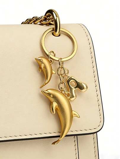 1pc Elegant Gold Bubble Letter Dolphin Shaped Keychain, Exquisite Nautical Style Keyring, Vintage Car Pendant, Suitable For Travel, Camping, Date, Back To School, Dorm, Sister Gift, Couple Gift, Valentine's Day, Anniversary, Mother's Day, Birthday