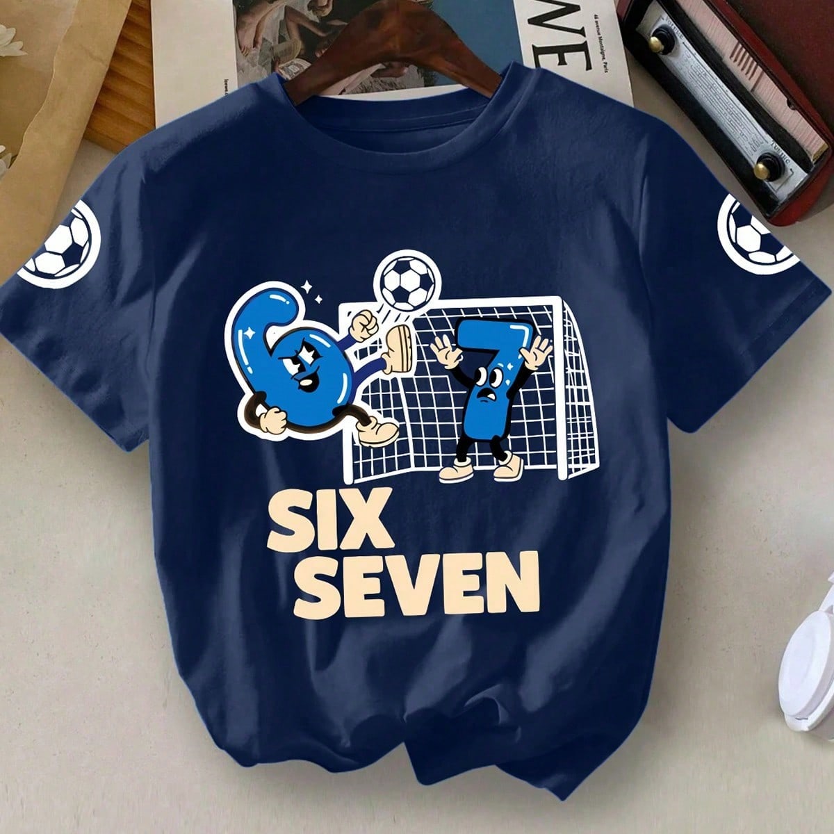 Serie de camisetas de manga corta y cuello redondo informales para niños, con diseño de impresión de "67" y fútbol, adecuado para uso estudiantil,