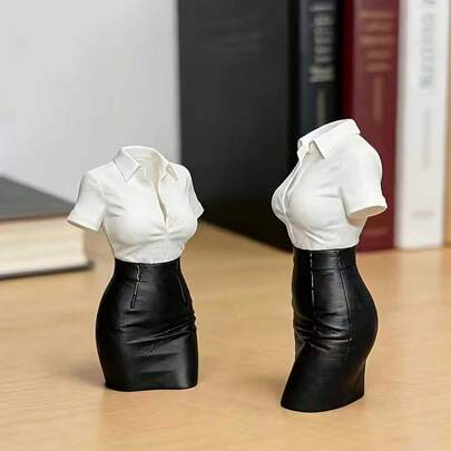 Tượng bán thân nữ nhân viên văn phòng in 3D - Trang trí bàn làm việc chuyên nghiệp với áo sơ mi trắng và váy da mô phỏng, tạo cảm giác thư giãn, phù hợp cho không gian làm việc, tượng bán thân nam/nữ bằng nhựa dùng để trang trí văn phòng hoặc công ty.