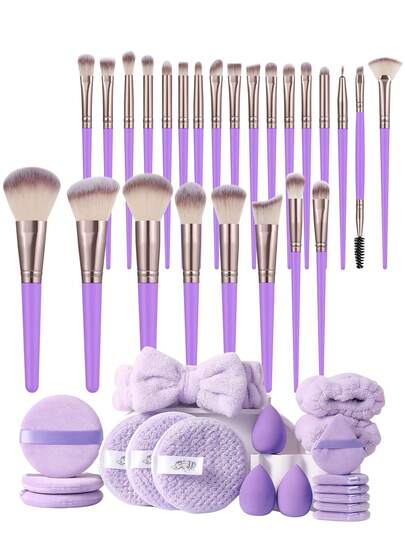 Bộ dụng cụ trang điểm 43 món bao gồm: Bộ 25 cọ trang điểm + 3 bông mút trang điểm + 6 bông phấn tam giác + 3 bông phấn tròn + 3 miếng mút tẩy trang + 2 dây đeo chậu rửa mặt + 1 dây buộc tóc