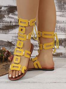 Sandalias romanas de verano para mujer, de diseño de cordones con abertura en la parte superior, huecas, con remaches incrustados, cómodas y de moda casual, zapatos de playa - Amarillo - Ver 5