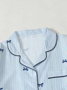 Bộ đồ ngủ nữ tay ngắn và quần short in họa tiết sọc nơ, kiểu dáng phồng, nhăn nhẹ. - Màu xanh lam - Xem 2