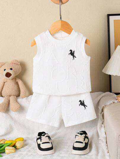 Bộ đồ ngoài trời thoải mái, giản dị và thời trang gồm 2 món cho bé trai, gồm áo không tay và quần short in hình ngựa dễ thương, thích hợp cho mùa hè mặc ngoài trời.