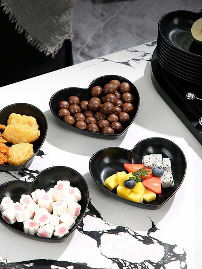Plato/cuenco con forma de corazón negro, adecuado para contener nueces, aperitivos, frutas, postres, pasteles, patatas fritas, etc. - Apto para microondas, suministros de cocina, adecuado para el hogar, reuniones, bodas, cumpleaños, temporada de bodas, picnics al aire libre, bufés, barbacoas, vacaciones y otras ocasiones
