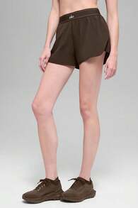 Alo Yoga Alo Match Point Short True To Size Women's Espresso W6334r - Xám - Xem 4