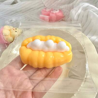 1个全新甜甜圈造型挤压玩具，可缓解压力，适合作为生日或节日礼物，完美稳定情绪