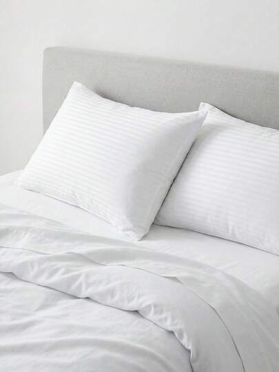 蜜月主题单件压花床枕 - 聚酯纤维压花面料枕芯，隐形拉链，酒店品质，采用优质柔软羽绒替代填充物，适合仰卧、俯卧或侧卧睡姿，T、F、Q、K 尺寸，适用于家庭和宿舍，通过 Oeko-Tex 认证