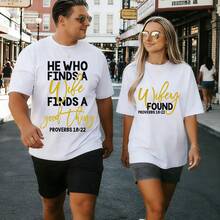 El que encuentra una esposa Proverbios 18:22 camisas de pareja, la esposa encontró camisetas a juego, conjuntos cristianos para parejas, versículos bíblicos camisetas para él y para ella, conjuntos de verano, conjuntos de vacaciones para mujeres, conjuntos de verano para mujeres, conjuntos de primavera para mujeres, verano, ropa de verano, tops, tops de verano, conjuntos de club para mujeres, mujeres business casual, camisas, maija, vestidos de primavera para mujeres, ropa, ropa bohemia para mujeres, tops para salir mujeres, vestidos para mujeres para salir, vestidos para mujeres de verano, conjuntos de fiesta para mujeres, ropa de playa, top, ropa de mujer maja, conjuntos de sol para mujeres, un newsta - Blanco - Ver 1
