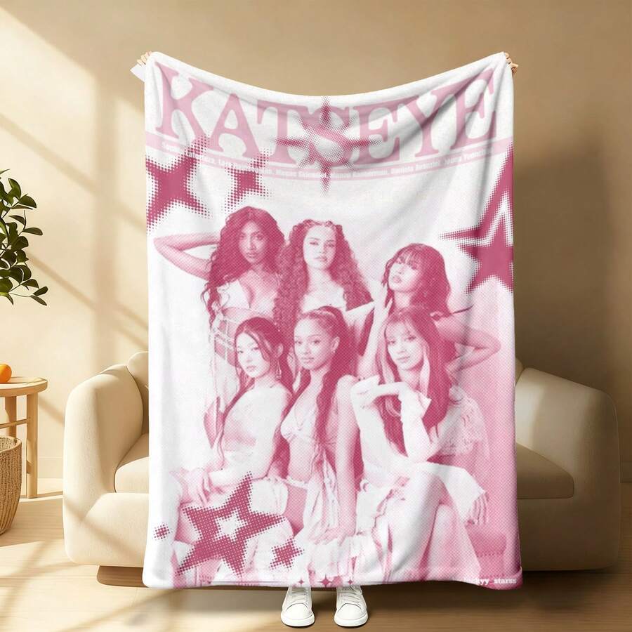 1Pc KATSEYE Inspired Tribute Y2K Retro Pink Halftone Poster Theme 6 Members Group Photo Star Patterns Light Pink Background Flannel Throw Blanket 280GSM Ultra Soft Warm Cozy Blanket For Teens Adults Bedroom Living Room Dorm Decor K-Pop Girl Group Fan Merchandise Featuring Digital Poster Illustration Retro Y2K Aesthetic Available In Multiple Sizes 30x40 To 60x80 Inches Holiday Birthday Christmas Gift For Her Him Girlfriend Boyfriend Sister Brother KATSEYE Fans Collectors Snuggly Comfortable Lightweight Fluffy Retro Iconic Statement Piece Blanket - Nhiều màu 2 - Xem 1