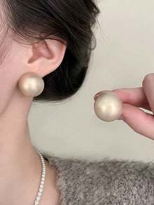 1 Đôi bông tai đính ngọc trai hình bán nguyệt tối giản, thời trang cao cấp, kiểu dáng búi tóc, bông tai kẹp ngọc trai giả, phù hợp cho nữ giới đeo hàng ngày, lễ hội, đám cưới và dự tiệc. - Ngọc trai miệng to - Xem 3