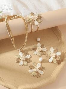 一套手工波西米亚风拉菲草花朵首饰套装，包括项链、耳环、手链和戒指，优雅简约设计，适合海滩、度假、派对、旅行、聚会等场合佩戴（纯手工制作，可能存在轻微胶水残留，敬请谅解）。 - 卡其色 - 查看 3
