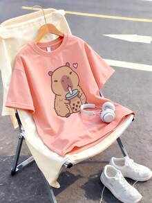 Bộ đồ thường ngày này được thiết kế cho trẻ lớn hơn, bao gồm một áo phông cổ tròn màu hồng in hình chuột nước ngộ nghĩnh, kết hợp với quần short màu hồng cùng tông. Dù là đi học, đi mua sắm, dạo phố hay đi nghỉ mát, bộ đồ này đều là lựa chọn rất phù hợp. - Hồng - Xem 5