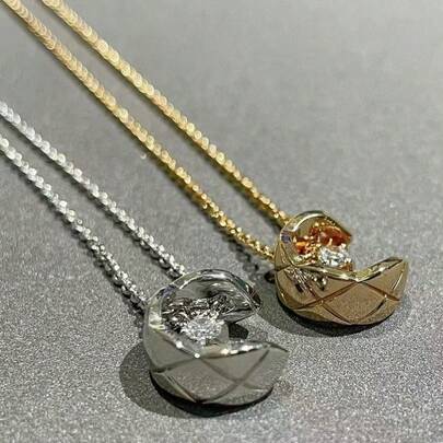 奢华闪耀孤星新月吊坠项链，时尚精致，适合年轻女性