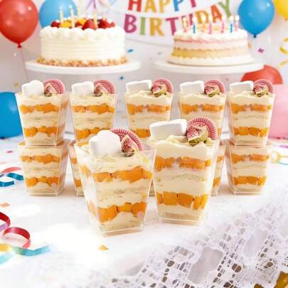 Những chiếc cốc tráng miệng vuông thanh lịch, cốc tiệc trong suốt thích hợp cho bánh pudding chuối, sữa chua parfait, bánh mousse và kem - Bền chắc và có thể xếp chồng lên nhau, lý tưởng cho sinh nhật, đám cưới, đồ dùng tiệc tùng, bộ đồ ăn cưới.