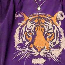 2026 Summer TopsWomen's Vintage Tiger Face Print Washed T-Shirt - Oversized Relaxed Fit Short Sleeve Round Neck Casual Summer Beachwear, Soft Breathable Fabric With Tiger Stripe Design, Machine Washable Everyday Comfortable Top For Women (Light Brown/Beige/Tan) - Retro Animal Graphic Tee, H-Line Silhouette, All-Season Wear, Vintage Washed Texture, Bold Tiger Face Print, Versatile Street Style Camisas Para Hombre Ropa De Hombre Christmas ShirtLoose And Comfortableshirts - 紫色 - 查看 3