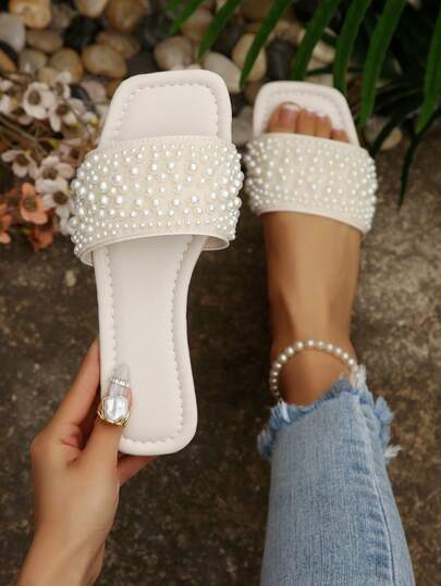 Sandal nữ cỡ lớn mới năm 2026, đính ngọc trai, kiểu dáng đế bằng, thoải mái, tối giản, dễ mang, thích hợp cho đi biển.