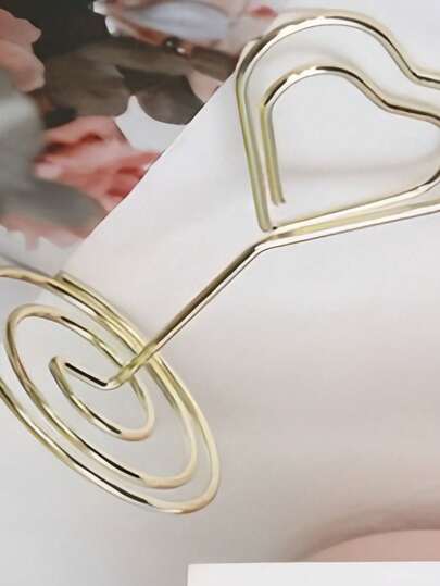 Bộ 1/5/10/20 chiếc kẹp số bàn màu vàng, khung ảnh số bàn hình trái tim, giá đỡ thẻ bàn, kẹp thực đơn giấy và thẻ bàn kiểu màu nước xanh lá cây, thích hợp cho việc sắp xếp chỗ ngồi trong đám cưới hoặc tiệc tùng, có thể gấp gọn và tiện lợi. Đồ dùng cho tiệc Ngày Valentine