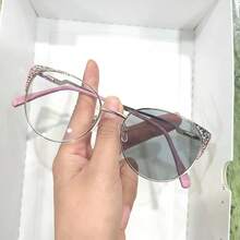 1 Cặp kính gọng kim loại hình bầu dục, unisex, có tròng kính đổi màu - Tròng kính trong suốt, gọng kim loại nửa vành - Giảm mỏi mắt do sử dụng máy tính, tivi, điện thoại và chơi game, cũng có thể dùng làm kính trang trí. - Khung vàng tím - Xem 22