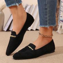 女士尖头平底乐福鞋，饰有金属条细节，优雅麂皮套脚鞋，适合办公室和日常穿着 - 黑色 - 查看 13