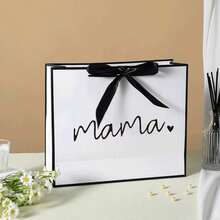 Ambalaj cadou minimalist și cald, de 32*25*11 cm, potrivit pentru a fi oferit mamelor. Schema de culori alb-negru este versatilă. Detaliul mic în formă de inimă adaugă o notă delicată, o estetică minimalistă luxoasă. Cadou de sărbători. - Vizualizare 5