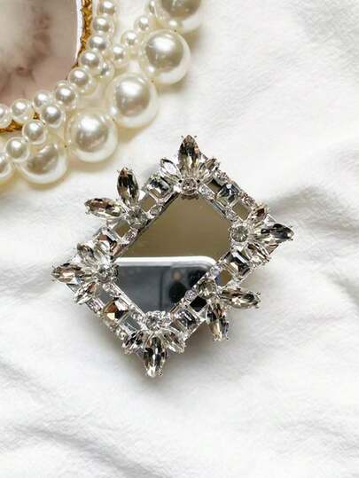 1个奢华水钻方形镜面手机气囊可调节支架，带粘性背板，方便补妆。镜子和支架采用一体式设计，使用更便捷。