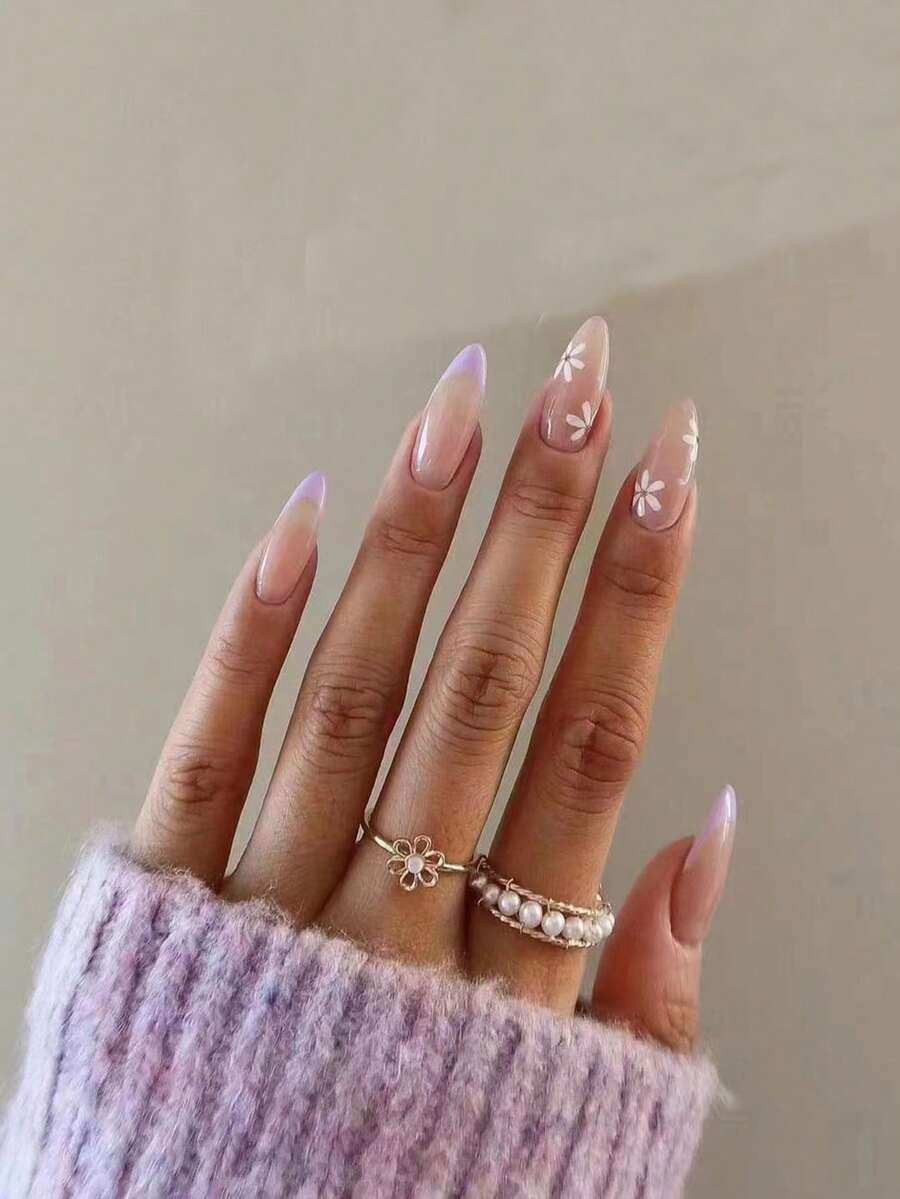 24 Stücke mittel-lange mandelförmige Aufklebe-Nägel, sanft pastelllila Farbverlauf Blumen Design, Farbverlauf von Lavendel zu handbemalten weißen Blumen, zarte feminine Ausstrahlung geeignet für den täglichen Gebrauch und Dates - Verschiedenfarbig - Übersicht 1