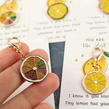 1 pieza/5 piezas Lindo llavero de esmalte con rebanada de cítrico "Eres el mejor" Tarjeta de felicitación motivacional en forma de limón pequeño como regalo para amigos y familia - Multicolor - Ver 9