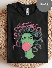 Camiseta Bubblegum-Shirt con diseño de diosa mitológica con pelo de serpiente, top moderno, camiseta de poder femenino. - Blanco - Ver 6