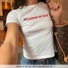 Reading Is Hot Baby Tee, Funny Book Shirt, Y2K T-Shirt, Reading Motivation, Coquette Aesthetic Baby Tee, Gift For Book Wo - 白色 - 查看 1
