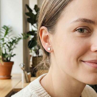 1 Đôi bông tai vuông bằng thép không gỉ tinh tế, kiểu dáng tối giản Hàn Quốc, bông tai vuông hình học độc đáo, thời trang thanh lịch, đa năng, phù hợp để đeo hàng ngày, đi học và đi làm.