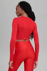 Alo Yoga Alo Alosoft Crop Finesse Long Sleeve True To Size Women's Bright Red W3601r - 紅色 - 查看 3