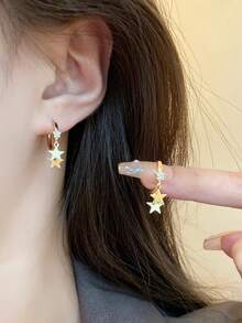1 Pasang Anting Hoop Pentagram Rhinestone Kecil yang Modis, Lucu, Elegan, dan Serbaguna untuk Wanita, Cocok untuk Dipakai Sehari-hari dan Acara Festival - Bintang - View 3