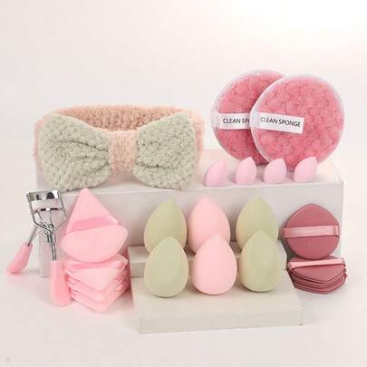 Bộ dụng cụ trang điểm 22 món gồm bông mút trang điểm, bông phấn và băng đô nơ chống thấm nước.