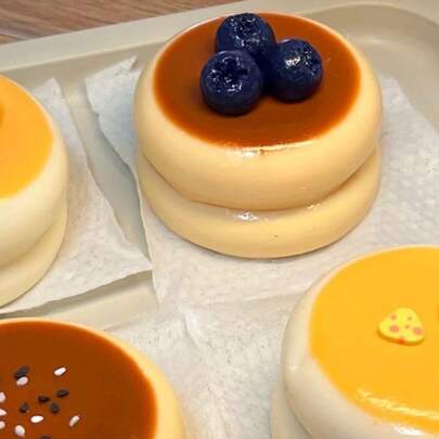 Realistic Cake Shaped Soft Cute Toy, Stress Relief Toy, Perfectly Relieves Adult Anxiety, Highly Durable And Sticky, Anti-Drop Stress Relief Toy, Strawberry/Blueberry Souffle Cream Filling, Realistic Cake Texture, Perfect Gift For Birthday, Christmas, Party, Easter/Back To School Season