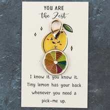1 pieza/5 piezas Lindo llavero de esmalte con rebanada de cítrico "Eres el mejor" Tarjeta de felicitación motivacional en forma de limón pequeño como regalo para amigos y familia - Multicolor - Ver 8