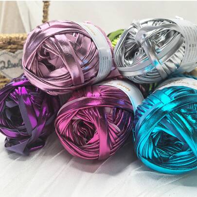 4 cuộn/gói, 100g/cuộn = 400g/gói. Sợi giả da và ruy băng kim loại, thích hợp cho người mới bắt đầu móc túi, thảm, hộp đựng đồ, 100% sợi polyester dùng cho áo thun.