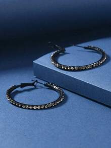 一对镶嵌钻石的亮黑色圆形耳环，优雅迷人，适合女性日常佩戴、参加派对以及在宴会上搭配其他首饰。 - 黑色 - 查看 5