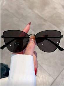 A Women's Vintage Cat-Eye Fashion Glasses Suitable For Travel - Dark Grey - View 1