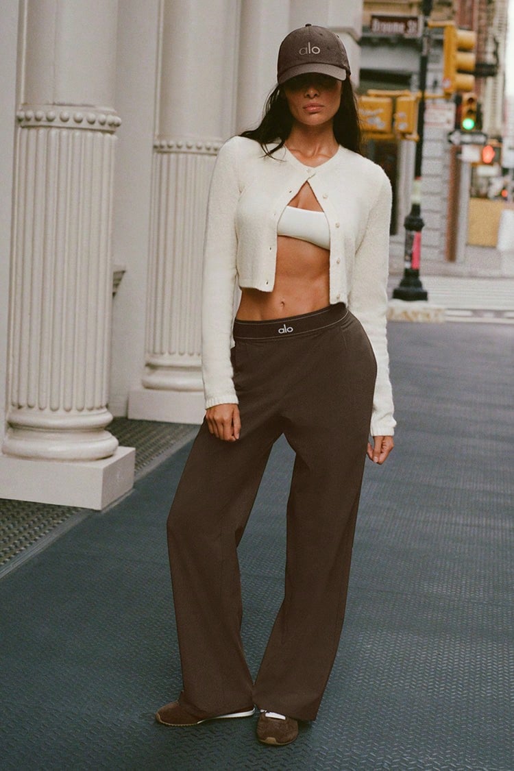Alo Suit Up Trouser (Regular) Designed For A Loose Women's Espresso W51432r - 棕色 - 查看 1
